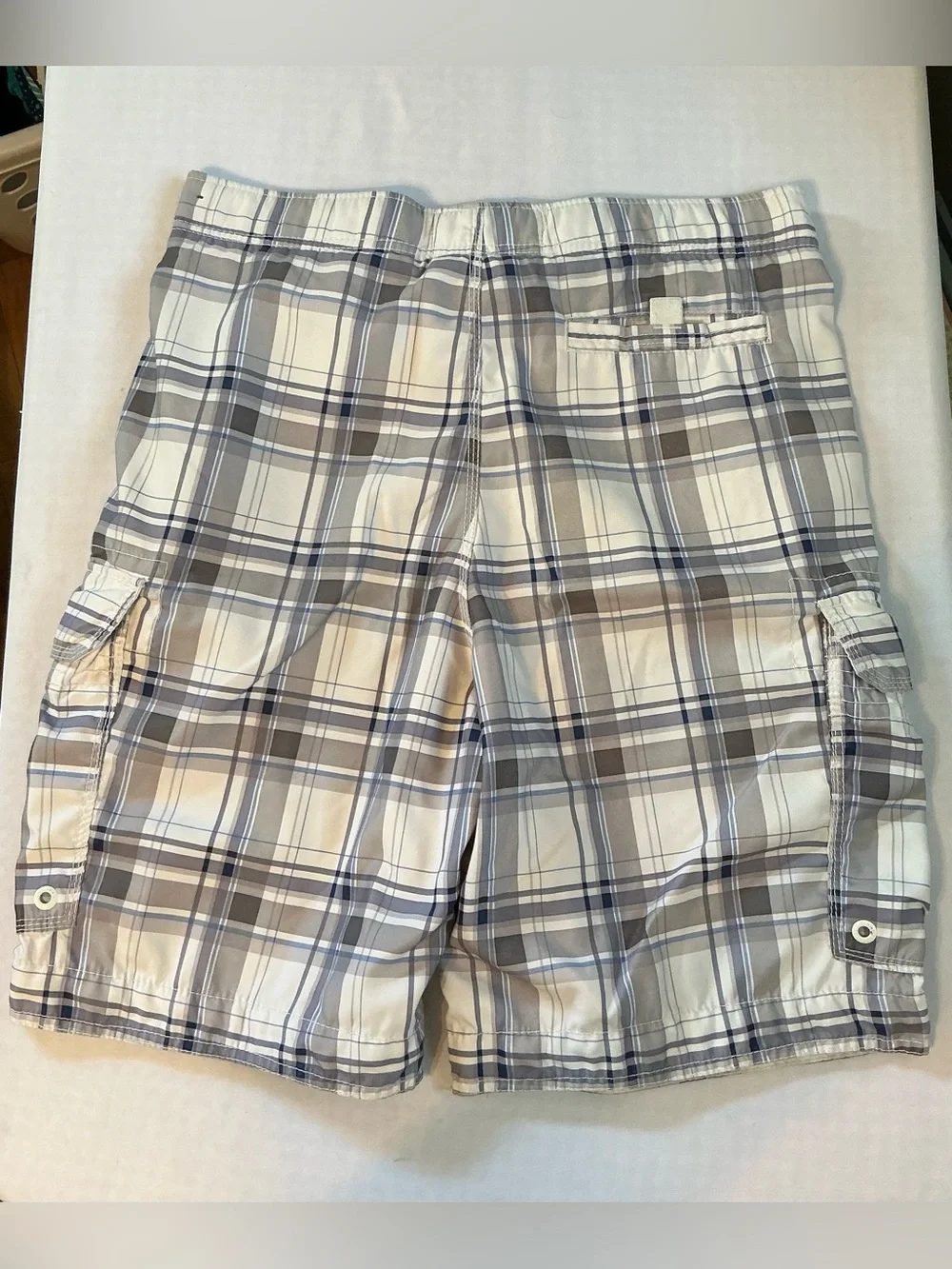 Abercrombie & Fitch Men’s Gray, White & Blue Plaid Cargo Swim Shorts Size Medium
